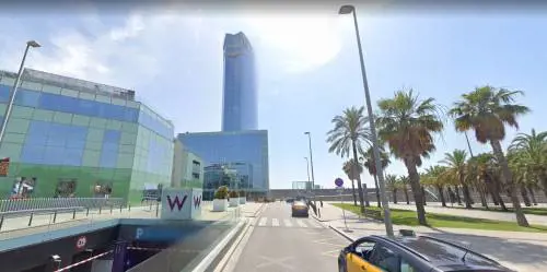 Il curioso caso dell'uomo che vive in un hotel di lusso: "Apro i rubinetti per evitare la diffusione della legionella"