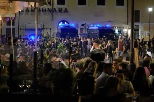 Controllare i vicini come nel fascismo