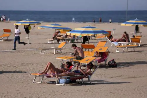 Date, regole e obblighi in spiaggia: come e quando andare al mare