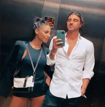 Giulia De Lellis sbotta contro i paparazzi: "Non posso girare in mutande in casa mia?"