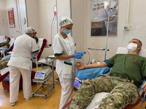 La donazione di sangue dei militari del 185° RRAO