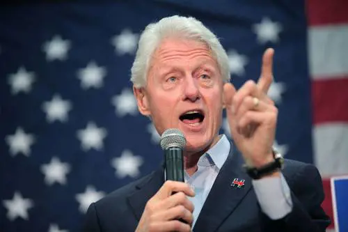 Un libro rivela: "Clinton era l'amante della collaboratrice di Epstein"