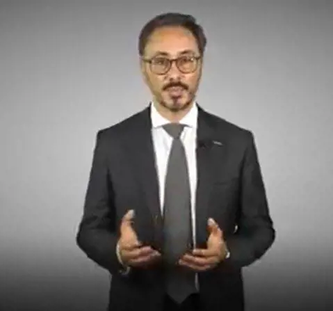 I 5s vogliono cambiare anche la Costituzione: "All'art.1 ci sia la laicità"