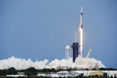 SpaceX, la storia è scritta: lanciata la navicella Crew Dragon