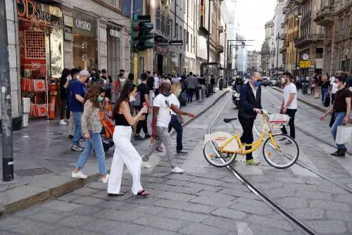 Finalmente Milano riapre. Ma viaggiare sarà un rebus