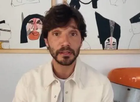 "Successo solo grazie a Belen..." E De Martino viene "massacrato"