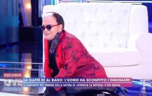 Live, Cristiano Malgioglio cade dalla poltrona in diretta: "Colpa dei pantaloni"