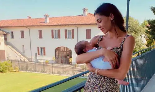 "Belen ha il volto molto provato". Scatta l'allarme per la Rodriguez