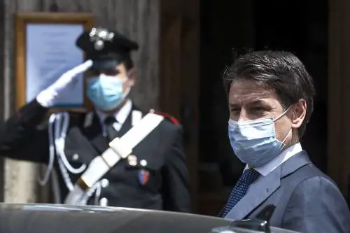 Il premier prova a blindarsi e attacca gli imprenditori