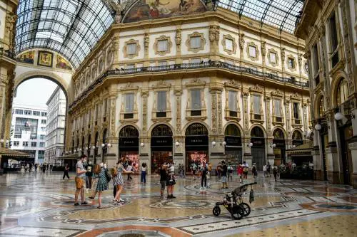 Arriva la resa al Comune dei ristoranti in Galleria: "Chiusi fino a settembre"