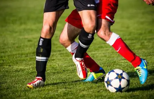 Sì a playoff e algoritmo. E per chi prova a barare retrocessione d'ufficio