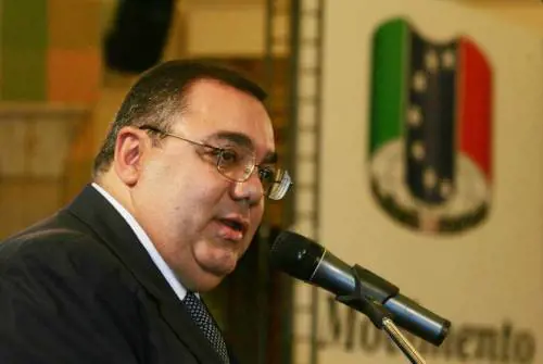 Estorsione e riciclaggio, arrestato l'ex senatore Sergio De Gregorio