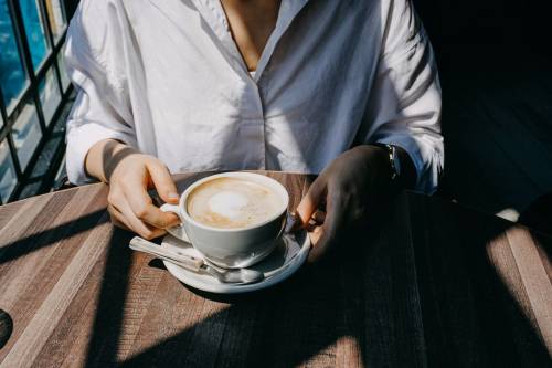 Tassa Covid al tavolo. Spremuta e cappuccino? La follia sullo scontrino