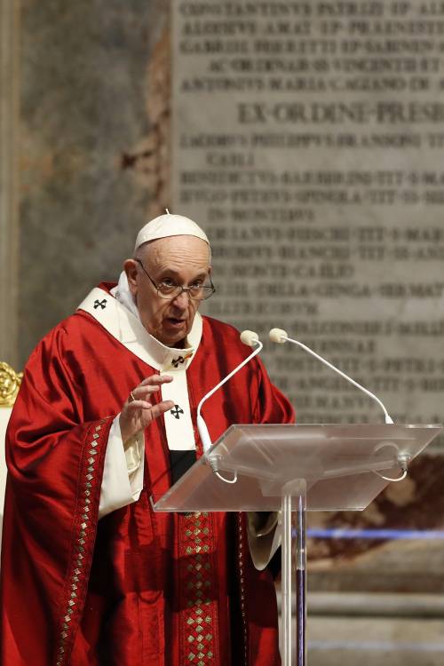 Il Papa cancella il plurale nei battesimi
