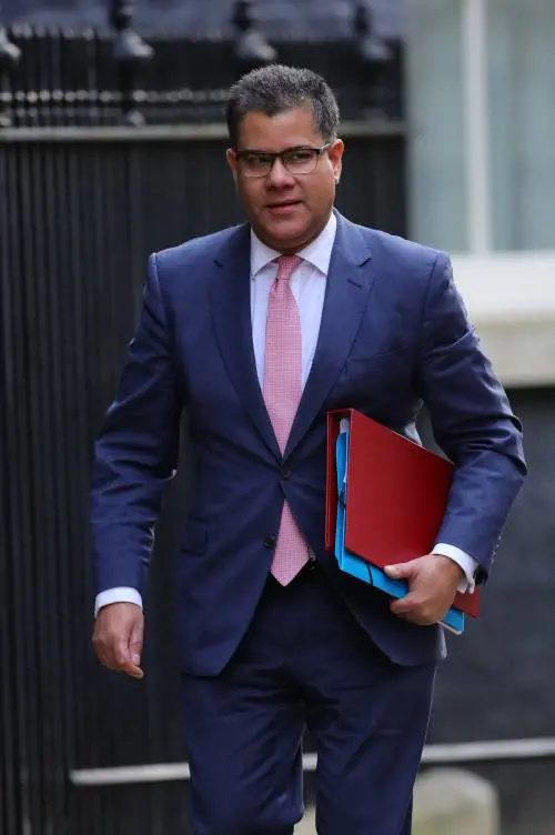 "In aula ministro positivo" ansia tra i deputati inglesi per il rischio quarantena