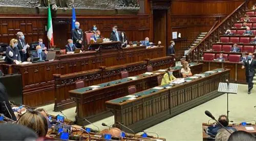 Dl Scuola, seduta fiume alla Camera. Ma il governo è assente
