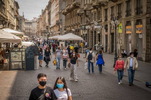 L'Oms: "Indossare le mascherine nelle aree pubbliche"