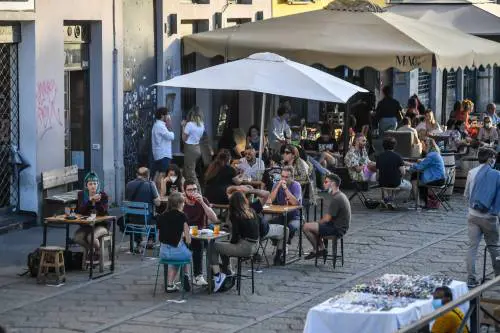 Movida tra assembramenti e coltelli. "Serve patto tra gestori e vigilanza"