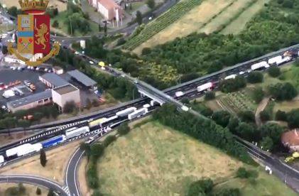 Arezzo, incidente sulla A1: arrestato il papà delle bimbe morte