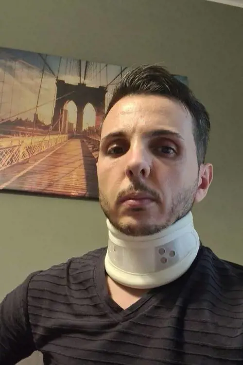 Auto guasta, posteggia male: «Insultato e colpito alla testa»