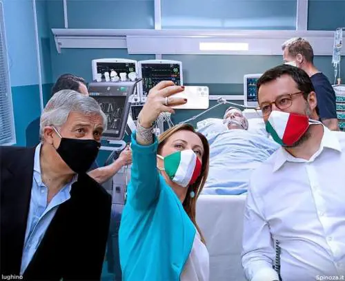 Fotomontaggio choc del 5s Ira centrodestra: "Si dimetta"