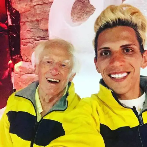 Muore a 81 anni l'ex prete sposato col toy-boy. Il ragazzo: "Ho pianto". E ora si becca l'eredità