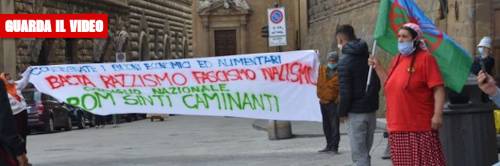 "Adesso vogliamo i soldi": in piazza la rivolta dei rom