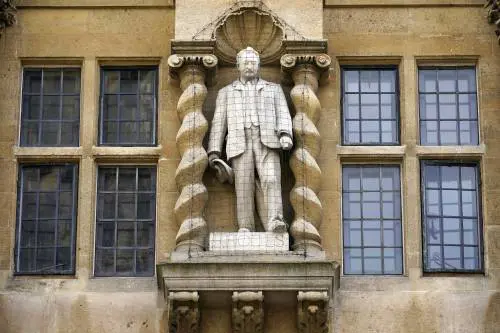 Caccia aperta alle statue "colonialiste"