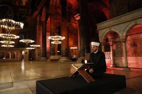 Ultimo piano di Erdogan: trasformare Santa Sofia di nuovo in una moschea