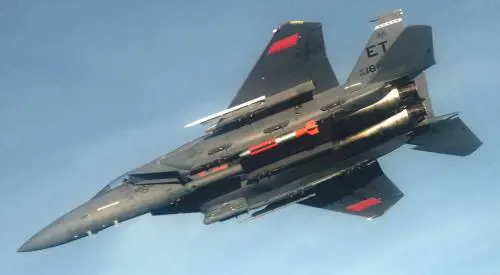 F-15E, ecco l'aereo ​certificato per la nuova bomba atomica