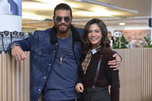 Can Yaman, l'attore turco che fa battere i cuori delle italiane