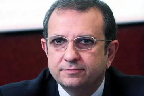 "Basta con queste inutili sfilate. Serve un anno bianco delle tasse"