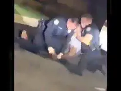 Usa, altro afroamericano ucciso dalla polizia