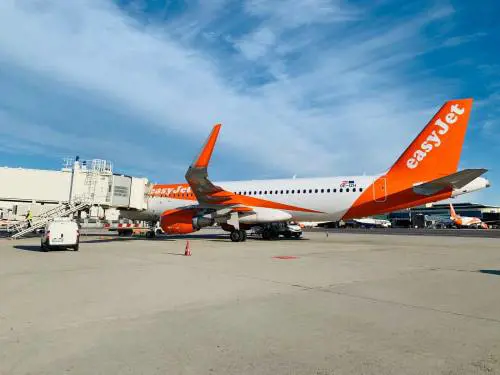 T1 di Malpensa, via ai decolli: alle 7 partito il volo easyJet da Milano per Lamezia Terme