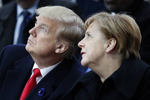 La Merkel all'assalto di Trump. Ecco la strategia per "colpirlo"