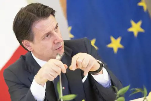 L'Europa sbugiarda il Conte millantatore