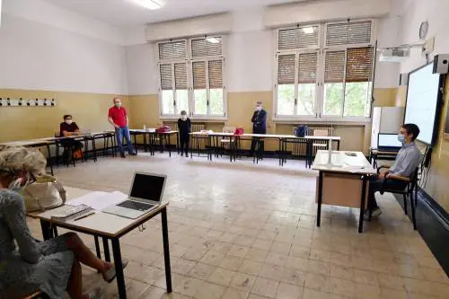 Tornano gli scritti alla maturità. La rabbia di presidi e studenti: ignorati due anni di pandemia