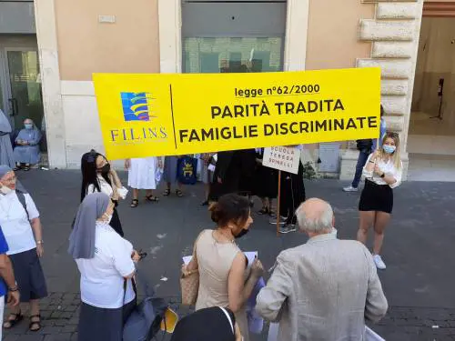 "Le famiglie discriminate", la protesta delle paritarie