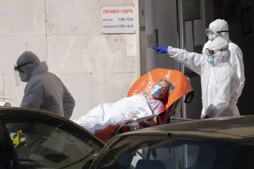 "Profezia" da incubo sul Covid: "È come la Spagnola..."