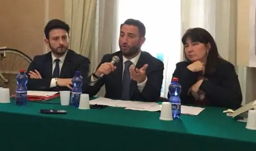 Cancelleri: "Son tornati i turisti". Ma è la nave per la quarantena dei migranti