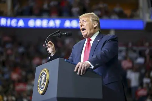 Il 4 luglio di Trump: "I fascisti di sinistra non abbatteranno la storia degli Usa"
