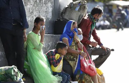 Covid, l'anomalia di India e Pakistan: muoiono più le donne che gli uomini