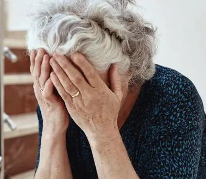 "Si lasciano morire di fame". Rsa, è allarme anziani soli