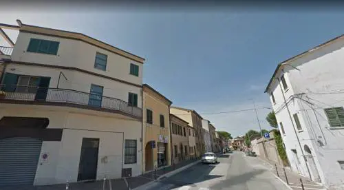 Anziana trascinata nello scippo, amputata una gamba all'81enne