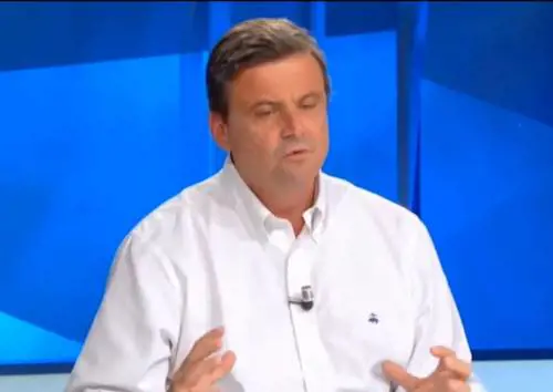 Scontro Calenda-Meloni: "Parli come al bar", "Arroganza e disprezzo"