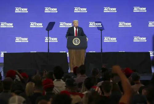 "Con me legge e ordine". Il nuovo slogan di Trump per riconquistare gli Usa