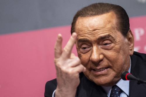 L'avvertimento azzurro: serve un vero choc fiscale. Berlusconi è a Milano