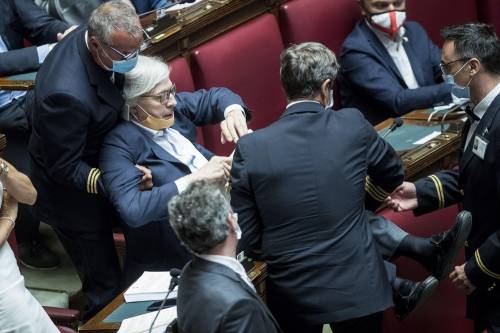 Sgarbi cacciato dalla Camera