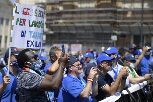 Le fabbriche in Italia rischiano di sparire ma gli unici a difenderle sono gli operai