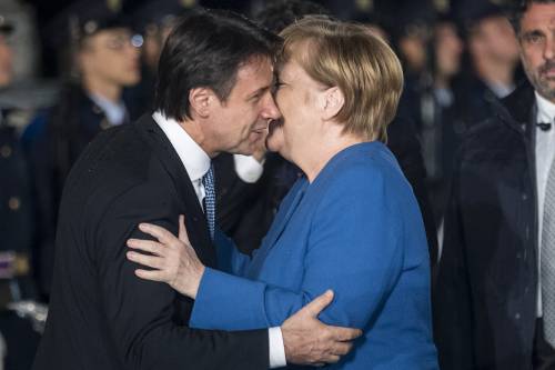 La Merkel intrappola l'Italia: ecco cosa ha chiesto a Conte